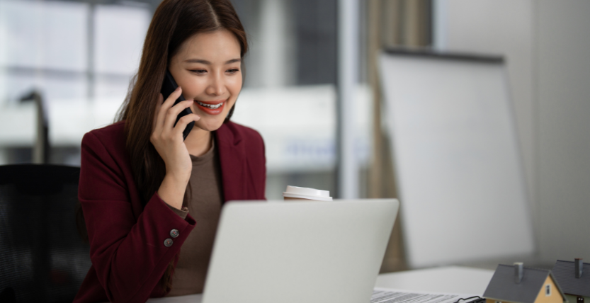 Propietarios evaluando cuándo vender un piso para obtener mejor precio